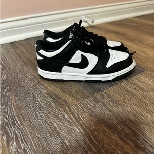 Nike low dunks.
